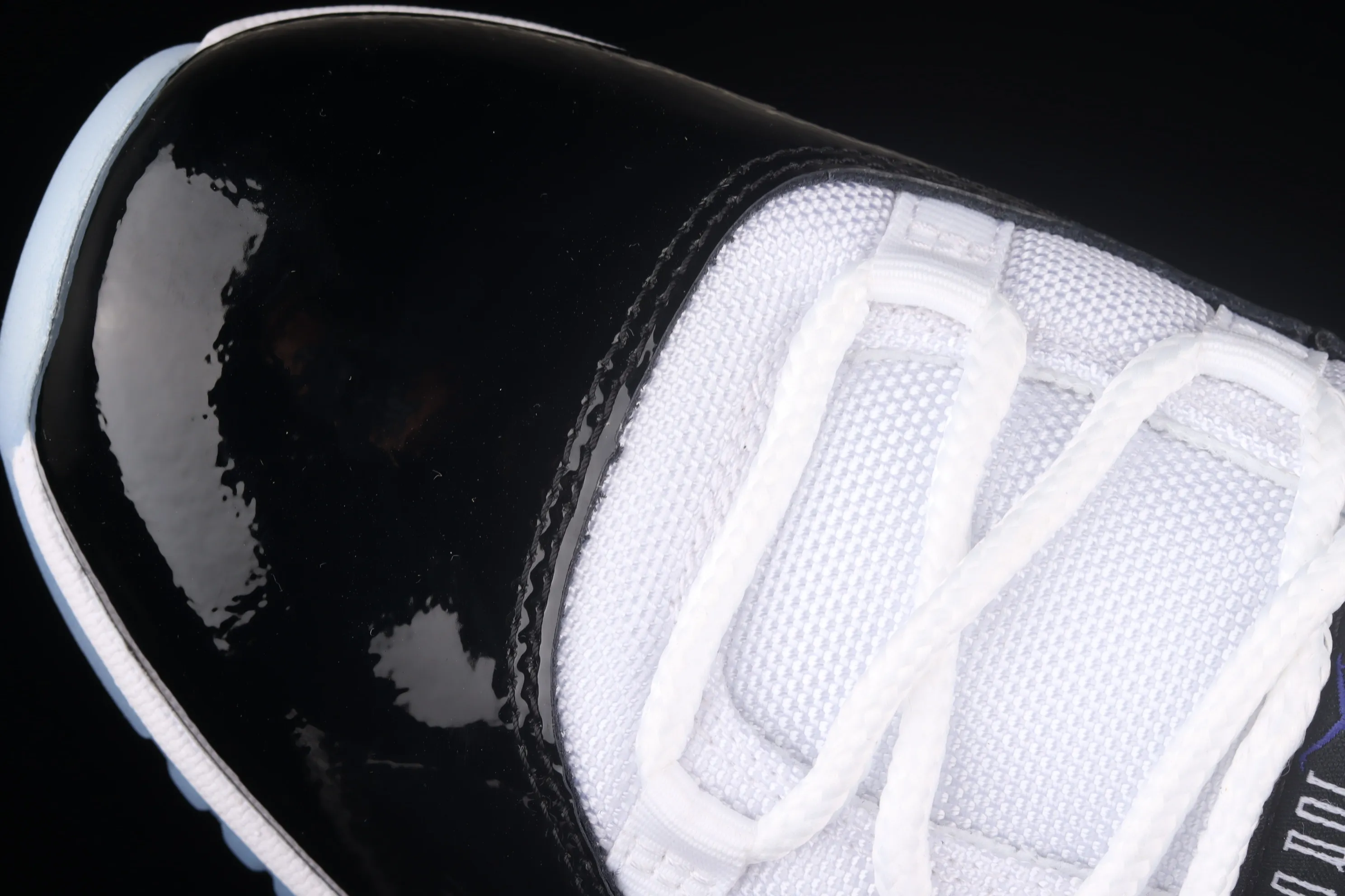 All Categories Air Jordan Jordan Series Basketball Shoes Air Jordan 11 Pure Original Version Air Jordan 11 Low "Concord" AJ11 Concord White Black Original Label Real Carbon Fiber Low-top Basketball Shoes 528895-153